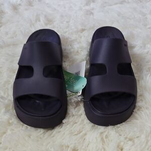 NWT Women's crocs Purple Getaway Platform Sandals